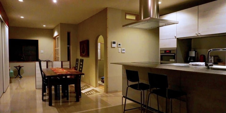 Rent Uta Yomi Dori house in Kyoto | Japan Experience - Kitchen / dining room	