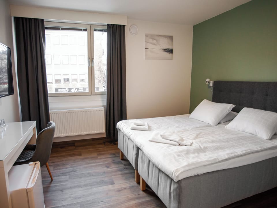 Twin Room | WiFi (free), bed sheets