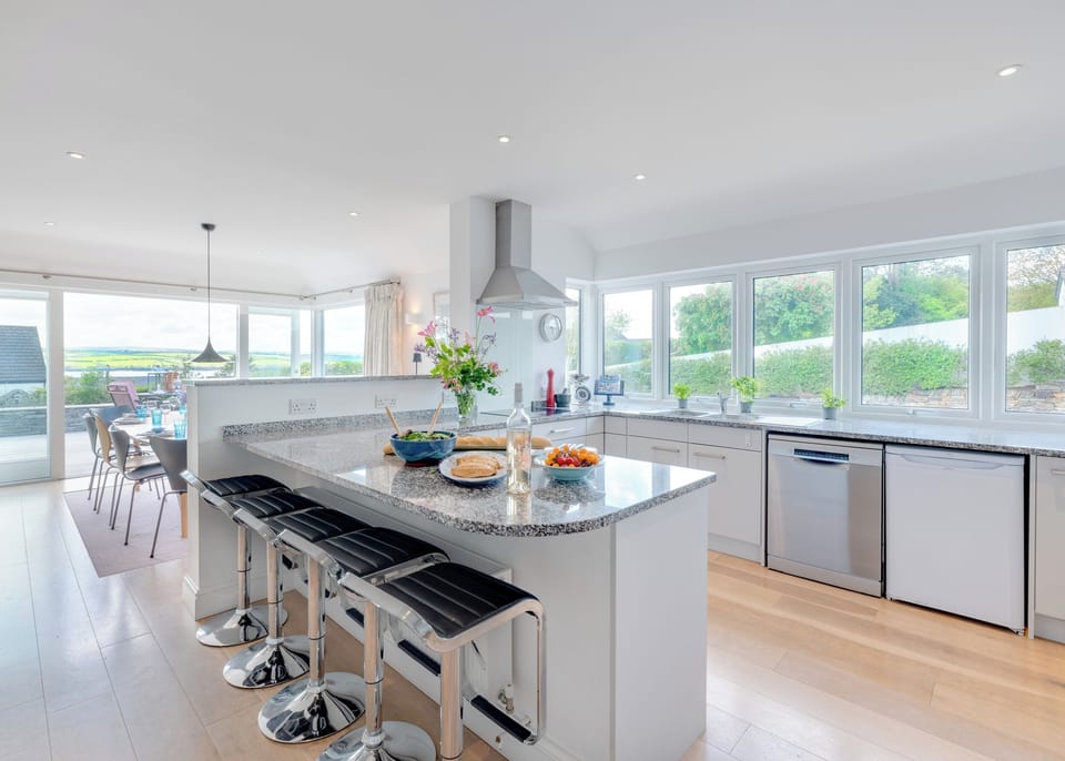 Cottage | Dining
