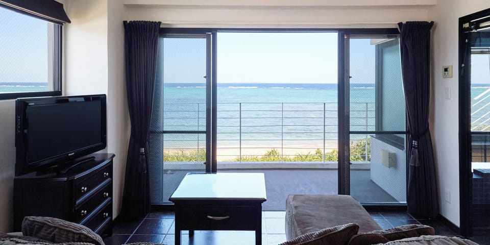 302 Star | Pillowtop beds, laptop workspace, WiFi (free), bed sheets