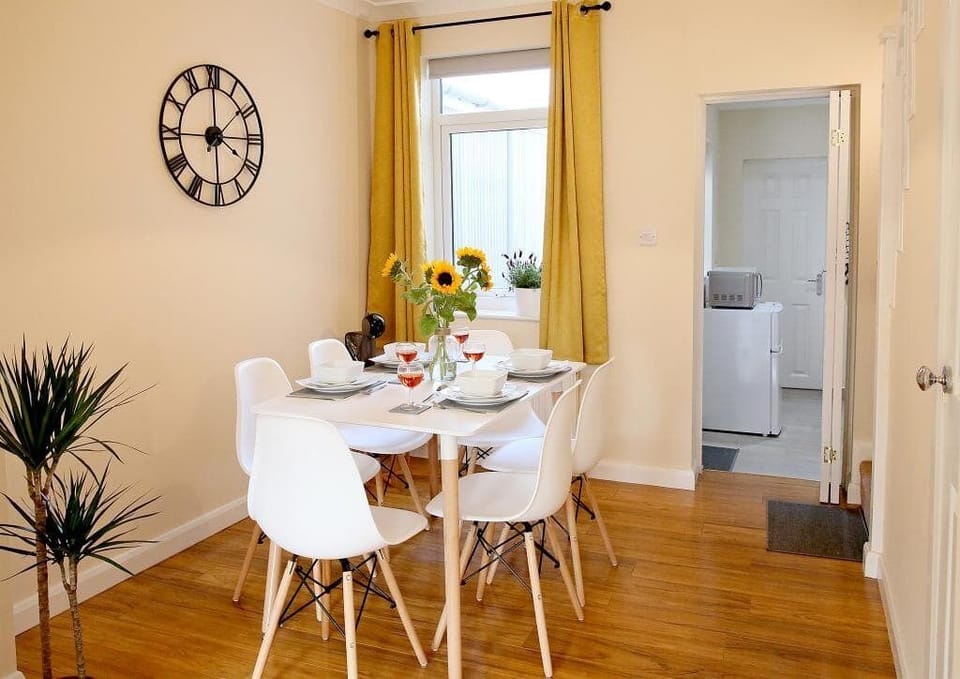Indulge in a delightful meal with your loved ones at this spacious dining table that comfortably accommodates six people.