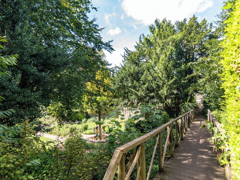 The Plantation Garden - 0.4 miles/ 9 mins walk from the property.