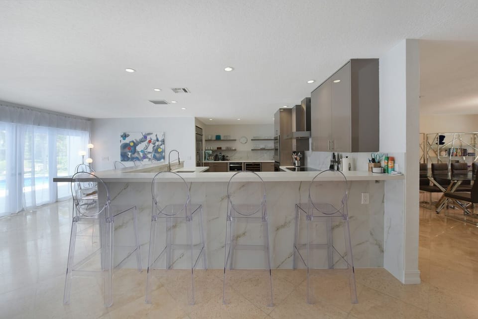 Breakfast bar seats 4