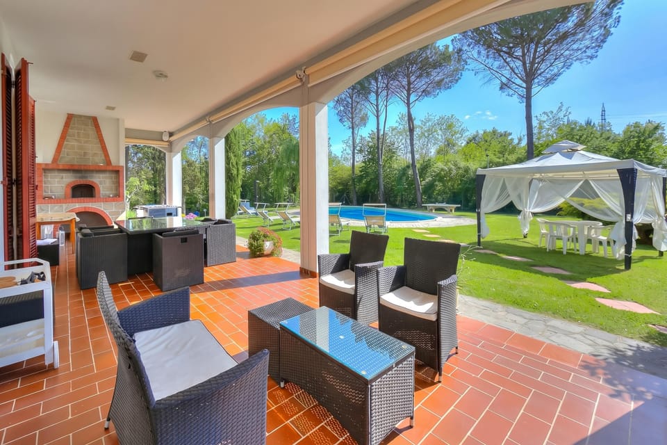 Family Villa, 4 Bedrooms, 2 Bathrooms, Mountainside (Villa Cerbaie) | Terrace/patio
