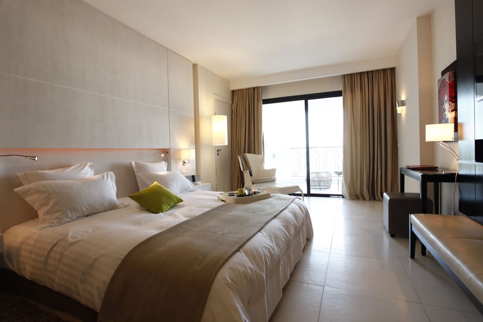 Sea Front view | Premium bedding, minibar, in-room safe, desk