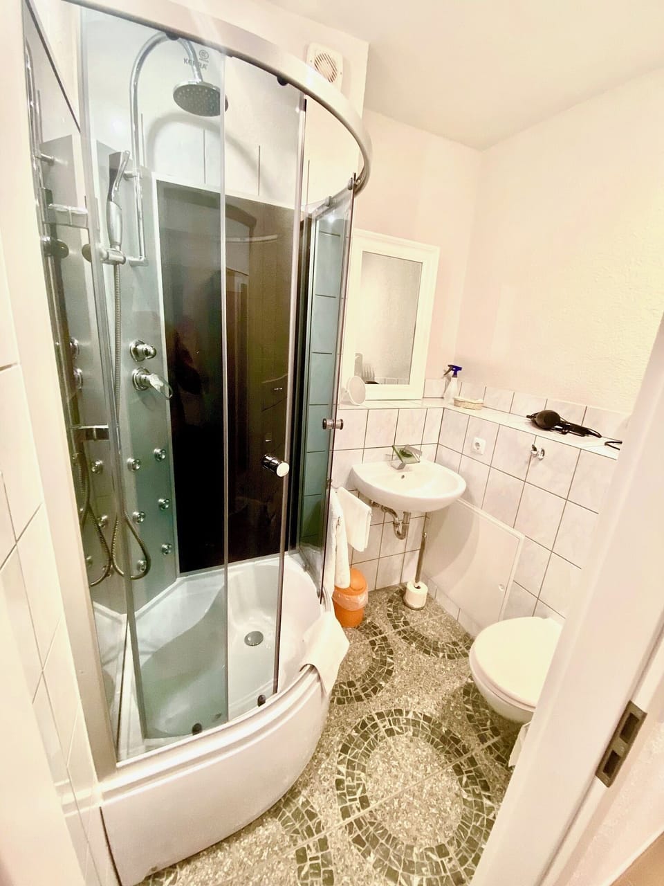 Basic Room, 1 Queen Bed, Private Bathroom | Bathroom | Hair dryer, bathrobes, towels, soap