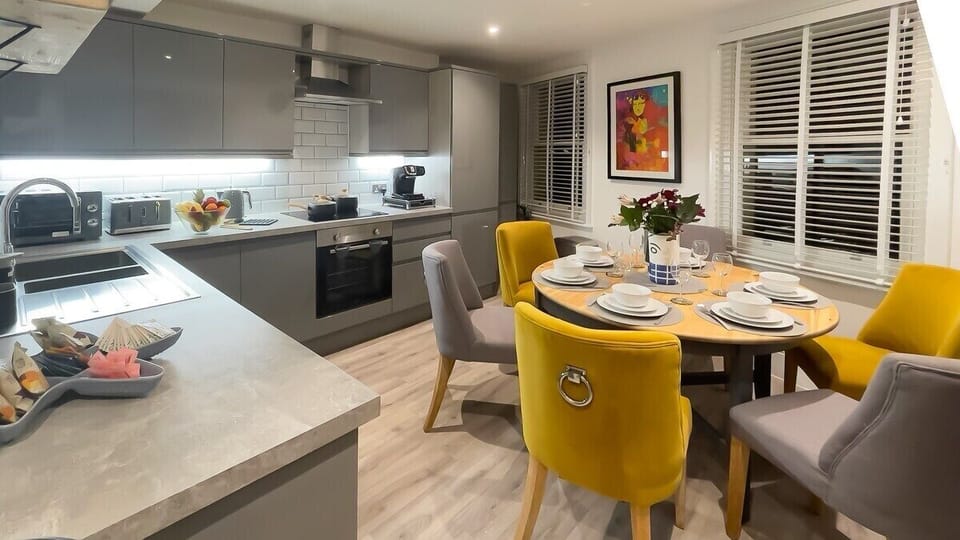 Kitchen / Dining Room suitable for 6 people