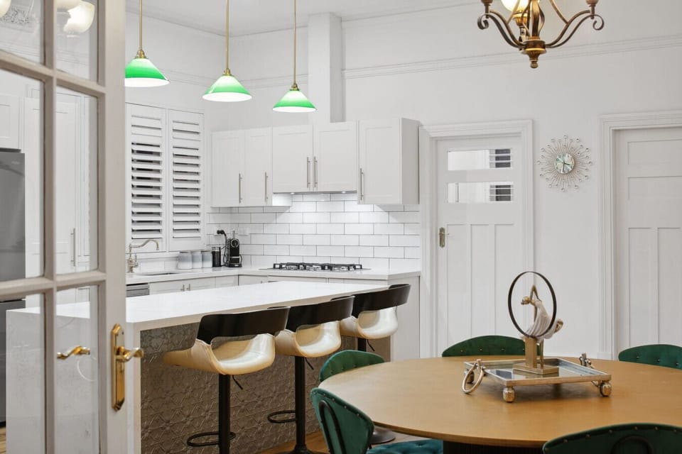Gather around the island - perfect for casual breakfasts, coffee or evening drinks