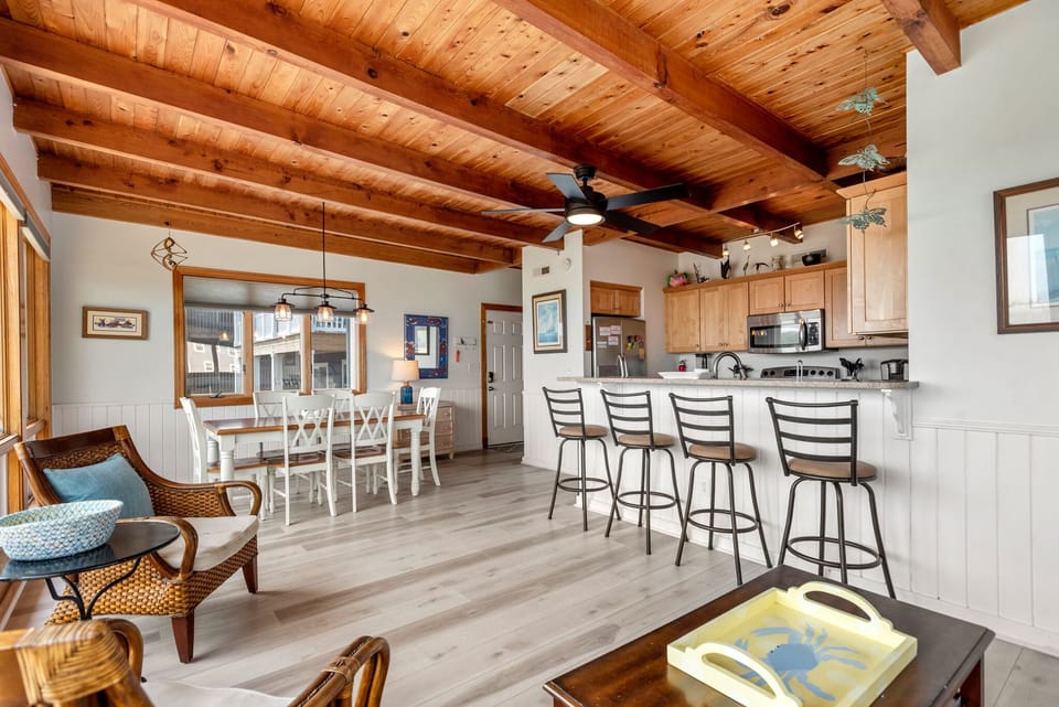 SN0501: Seacloud | Mid Level Living Area