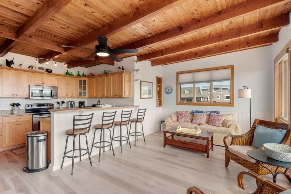 SN0501: Seacloud | Mid Level Living Area