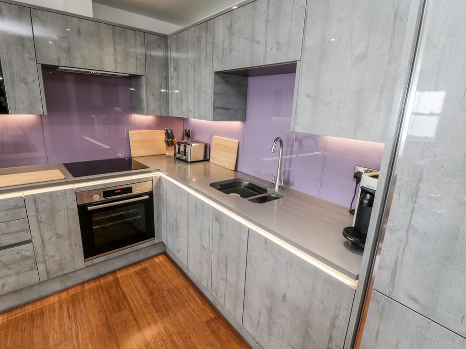 Cottage | Private kitchen | Fridge, microwave, electric kettle, toaster