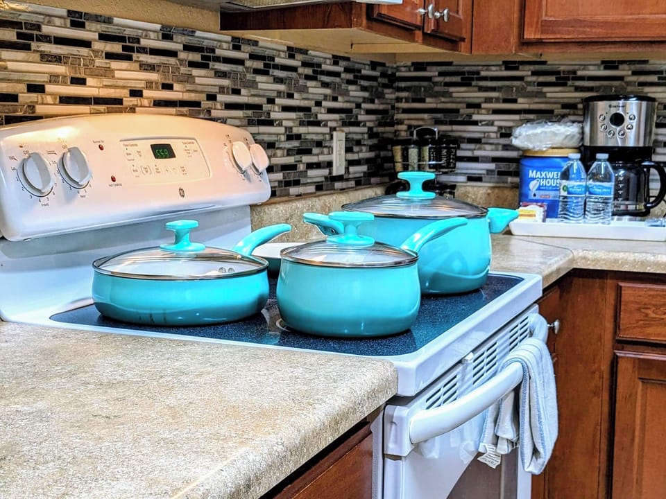 Nicely equipped Kitchen 