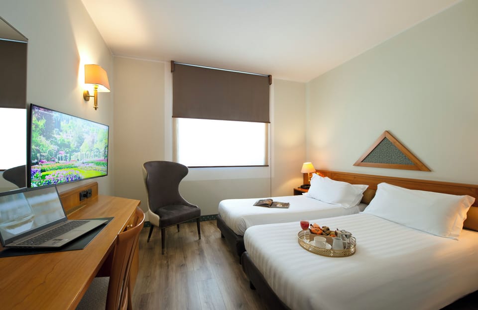 Double Room, Non Smoking | Premium bedding, minibar, in-room safe, desk