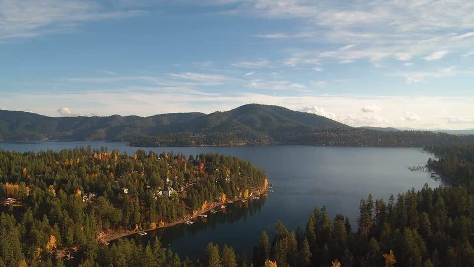 Peaceful lake views and unforgettable moments.