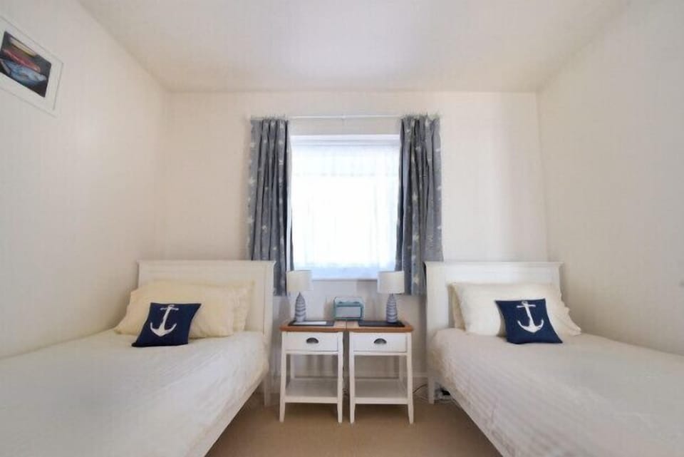 9 Bay View Court Cottage in Lyme Regis