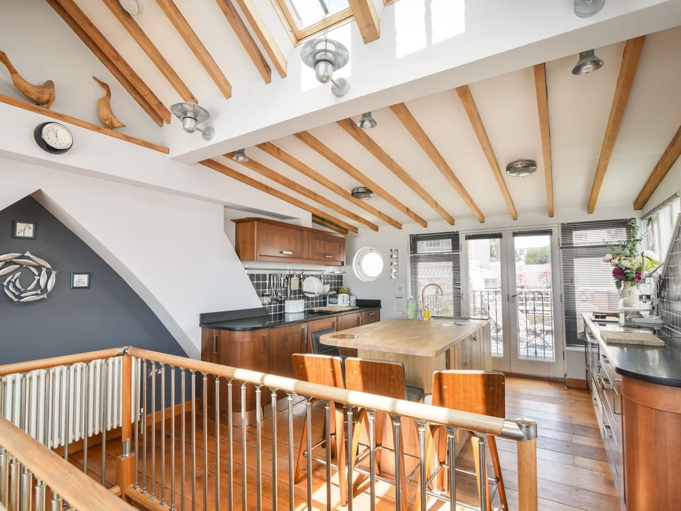 Cottage | Private kitchen | Fridge, microwave, dishwasher, cookware/dishes/utensils