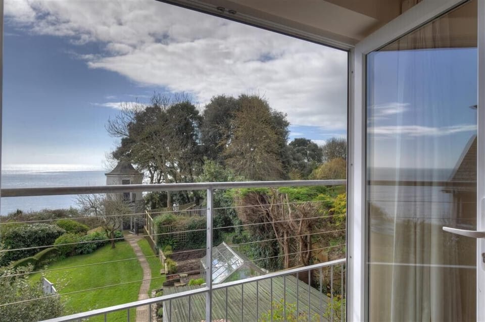 Cottage | Property grounds