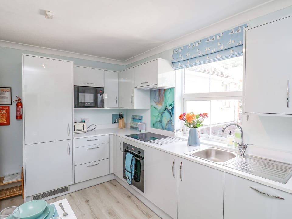 Cottage | Private kitchen | Fridge, microwave, dishwasher, cookware/dishes/utensils