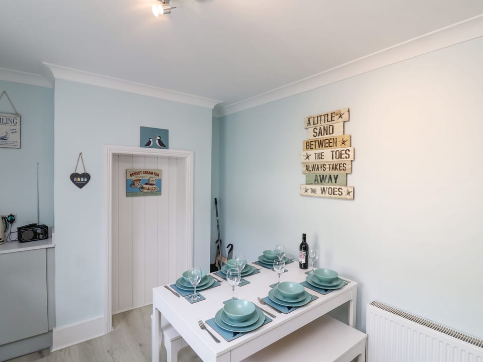Cottage | Dining