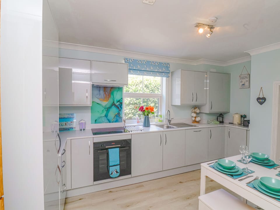 Cottage | Private kitchen | Fridge, microwave, dishwasher, cookware/dishes/utensils