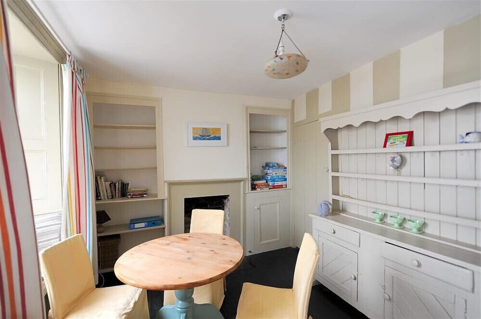 Cottage | Dining