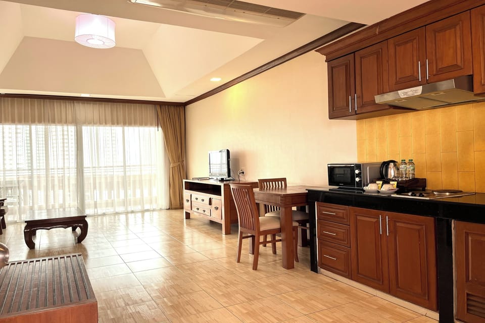 Suite | 1 bedroom, hypo-allergenic bedding, in-room safe, blackout drapes