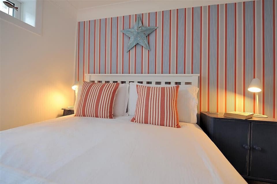 Waterloo Place Cottage in East Devon District