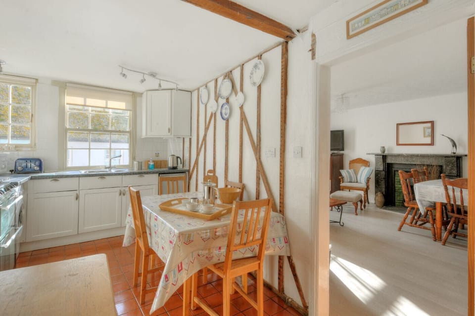 Cottage | Private kitchen | Fridge, microwave, dishwasher, cookware/dishes/utensils