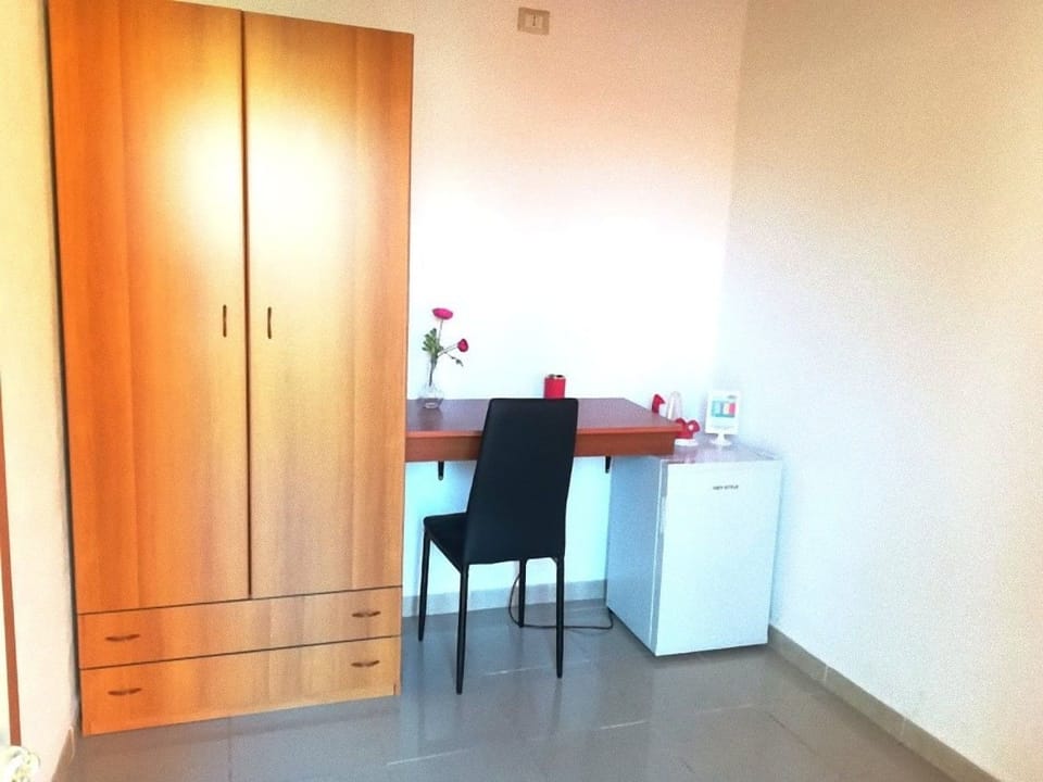 Classic Quadruple Room | Minibar, cribs/infant beds, bed sheets