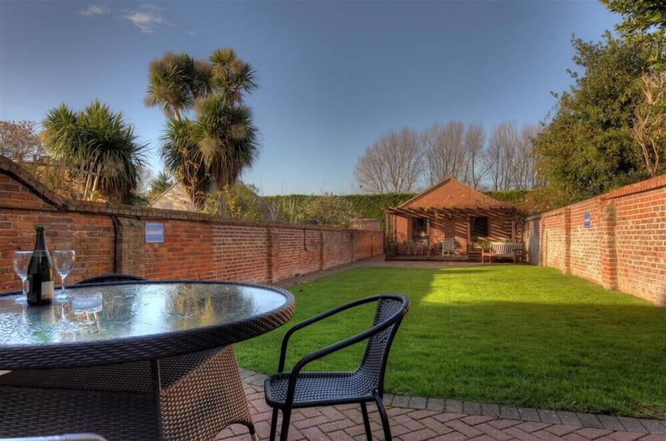 Cottage | Property grounds