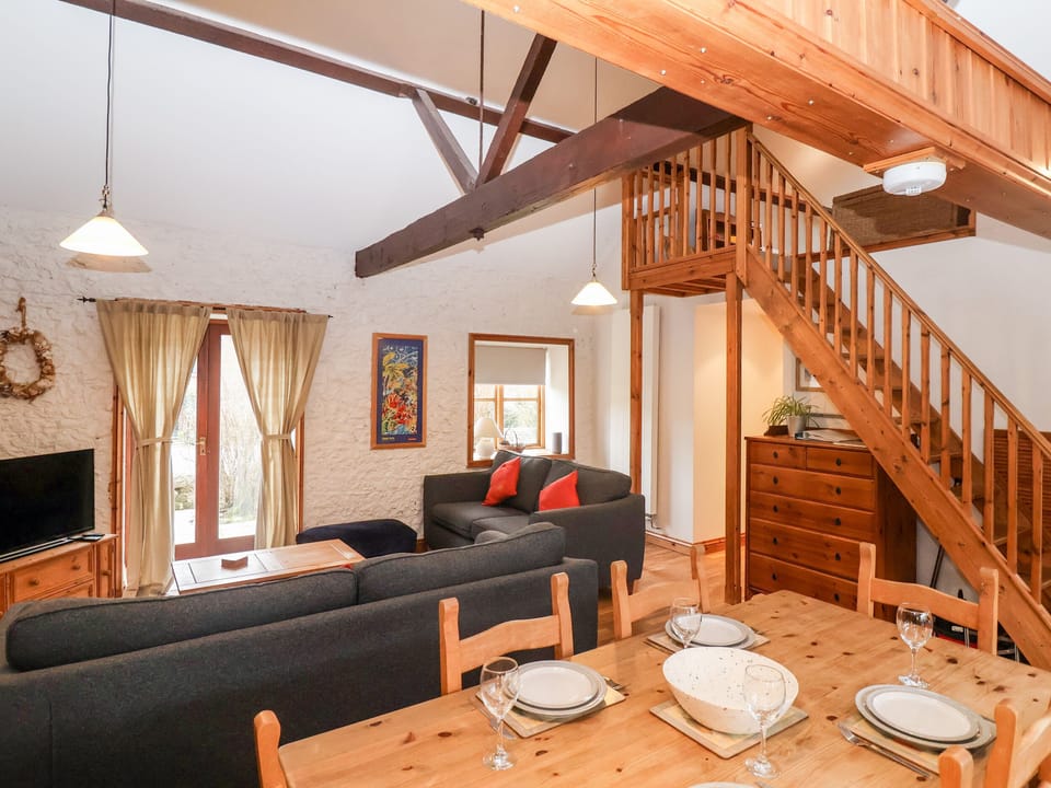 Cottage | Dining