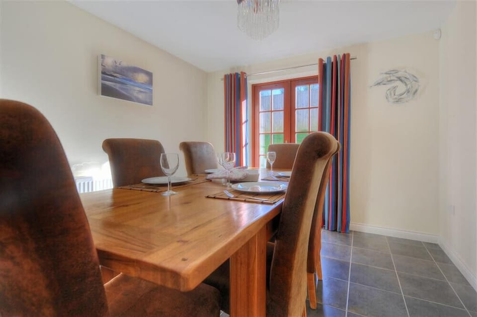 Cottage | Private kitchen | Fridge, dishwasher, cookware/dishes/utensils