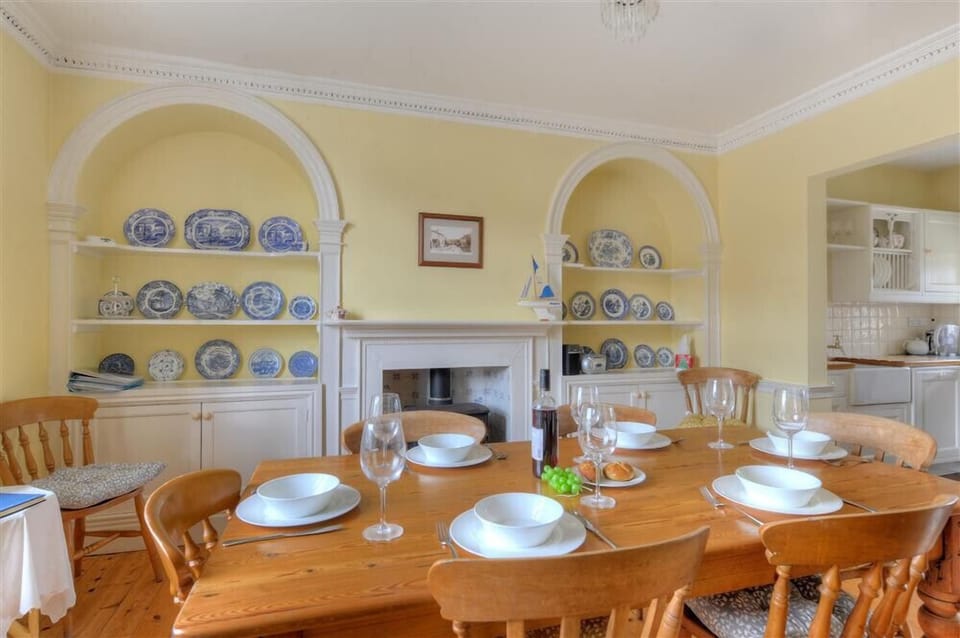 Cottage | Private kitchen | Fridge, microwave, dishwasher, cookware/dishes/utensils