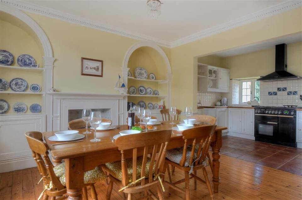 Cottage | Interior