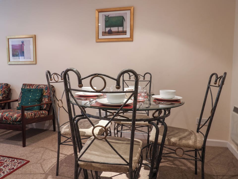 Cottage | Dining