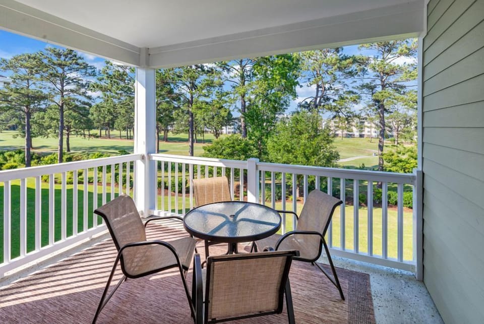 Balcony/sitting area
