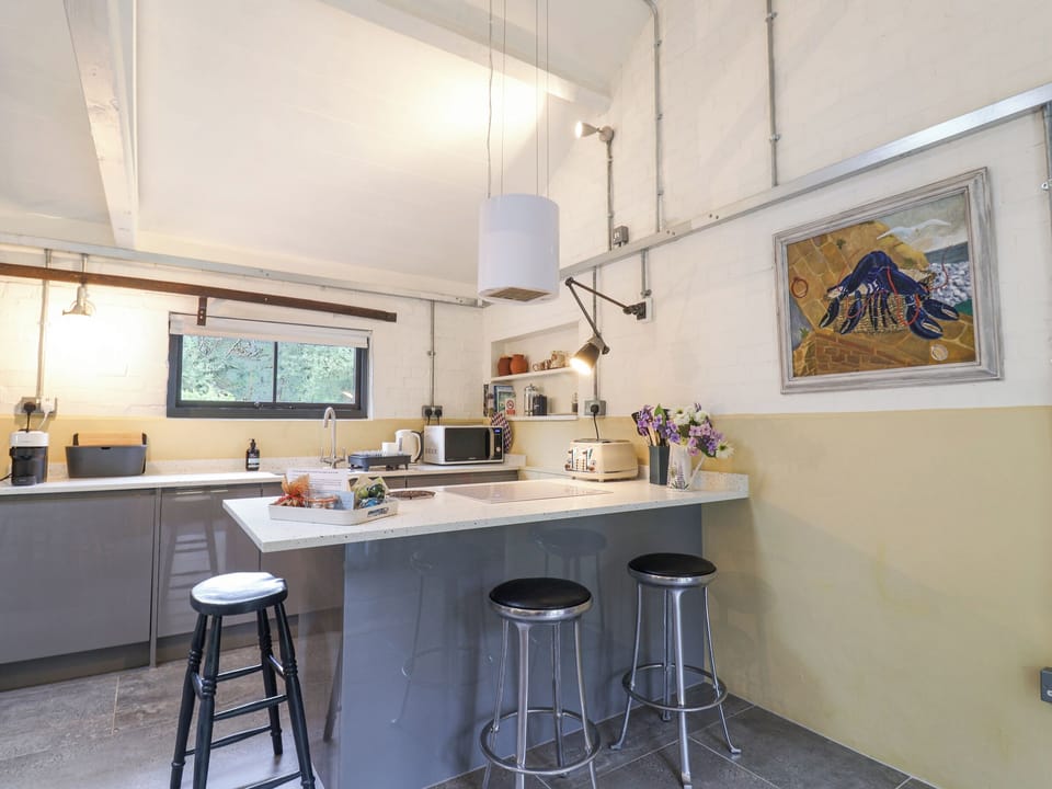 Cottage | Private kitchen | Fridge, microwave, dishwasher, cookware/dishes/utensils