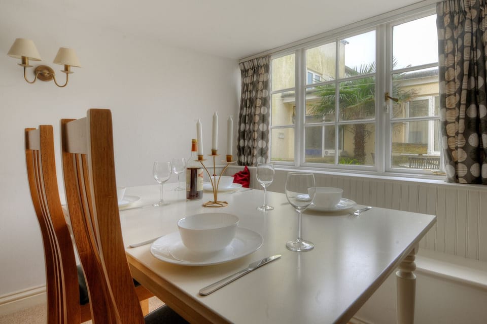 Cottage | Private kitchen | Fridge, microwave, dishwasher, cookware/dishes/utensils
