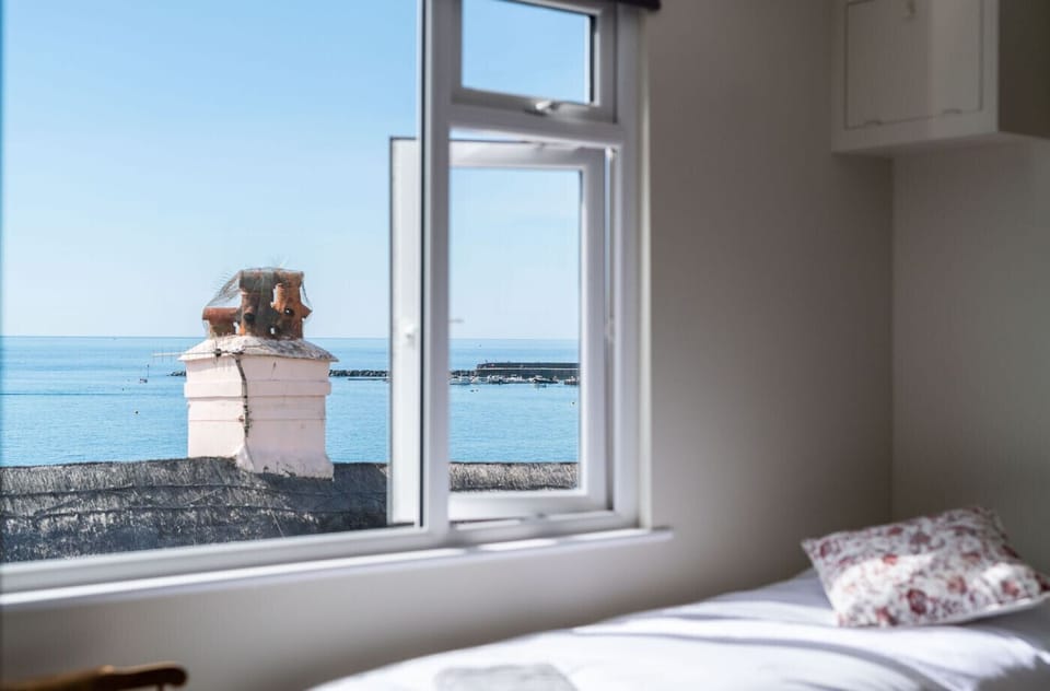 2 Beach Way House Cottage in Lyme Regis