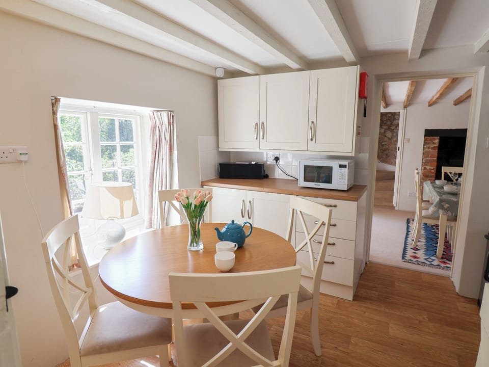 Cottage | Dining