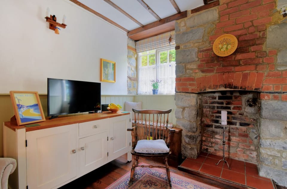 Cottage | Interior