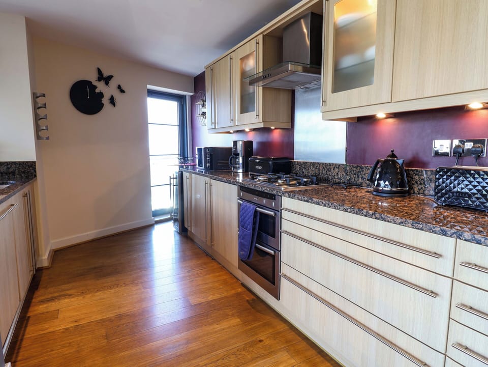 Fridge, dishwasher, cookware/dishes/utensils