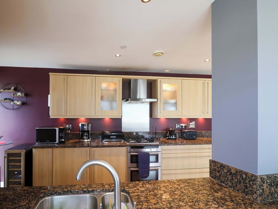 Fridge, dishwasher, cookware/dishes/utensils