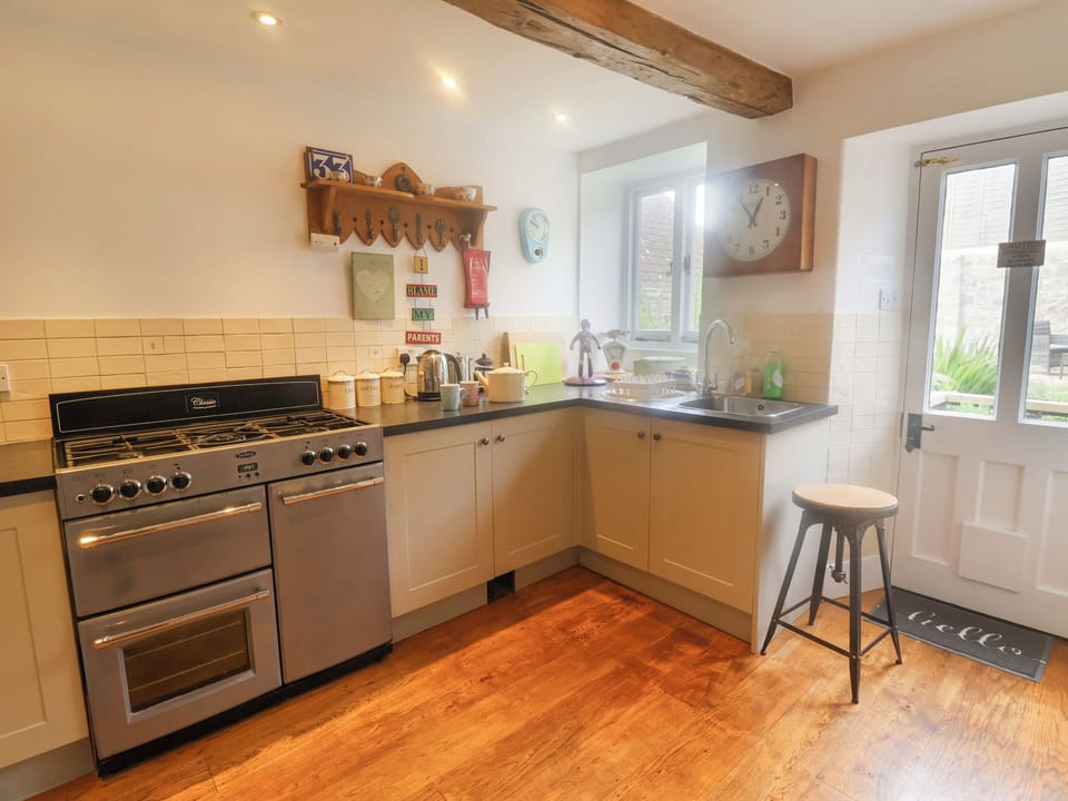 Fridge, microwave, dishwasher, cookware/dishes/utensils