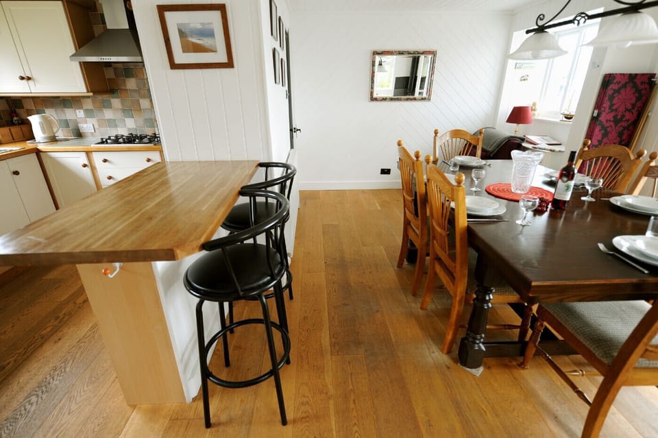 Cottage | 2 bedrooms, individually decorated, individually furnished, free WiFi