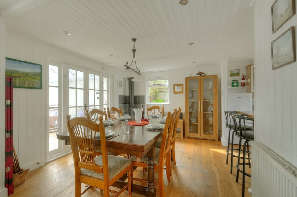 Cottage | Interior