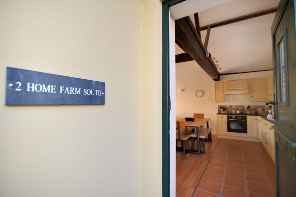 Cottage | Private kitchen | Fridge, microwave, dishwasher, cookware/dishes/utensils