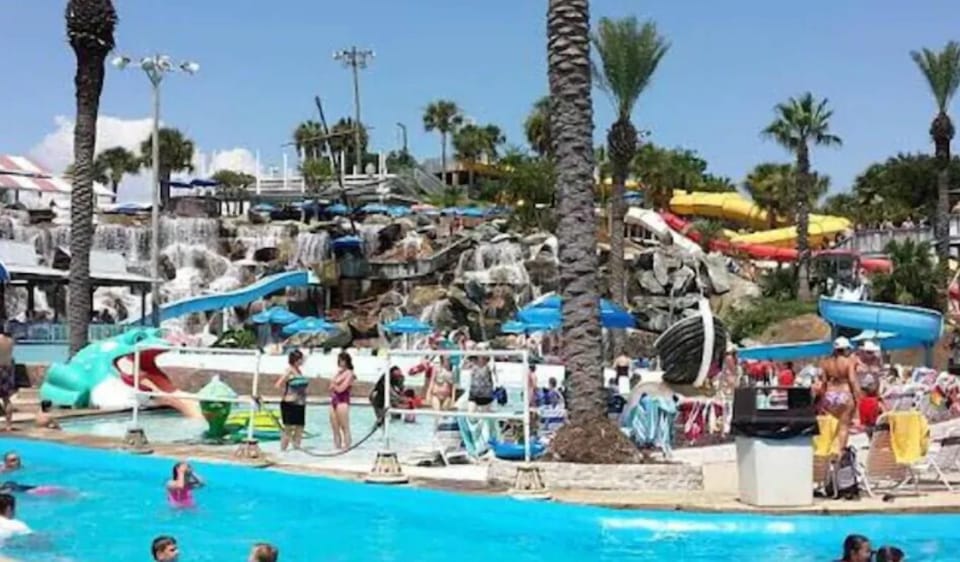 Big Kahuna. The Gulf's largest waterpark... a quick 3 miles from Breeze!