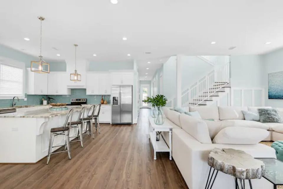 Light, airy and spacious. New designer coastal casual furnishings.