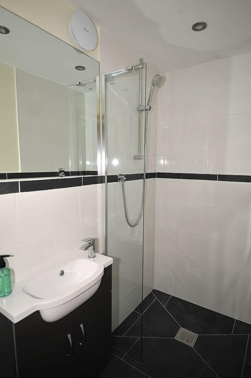 No. 2 The Forge shower room